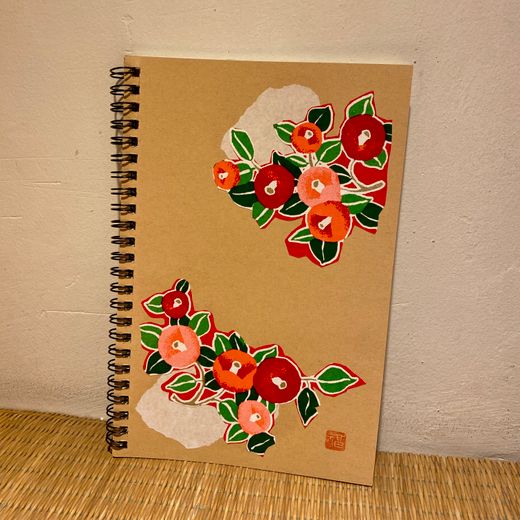 Cuaderno de collage de kirie – Camelia