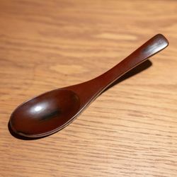 Cuchara de madera lacada