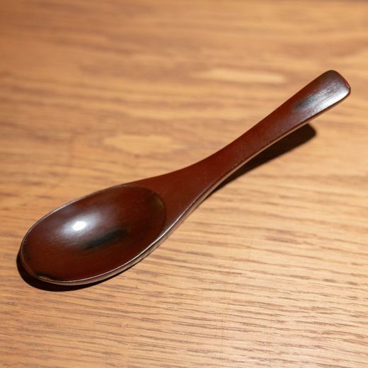 Cuchara de madera lacada