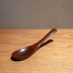 Cuchara de madera lacada