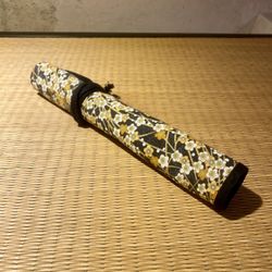 Estuche de pincel Flor amarillo