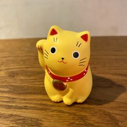 Gato de la suerte japonés Amarillo ( Dinero y fortuna)