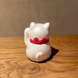Gato de la suerte japonés Plateado (Cumplimiento de todos los deseos)