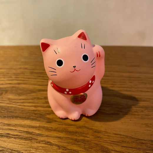 Gato de la suerte japonés Rosa ( Suerte de amor)
