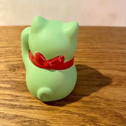 Gato de la suerte japonés Verde (Éxito de académico y laboral)