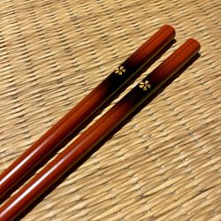 Palillos granate flor nácar