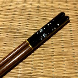 Palillos Sakura con nácar negro