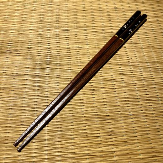 Palillos Sakura con nácar negro