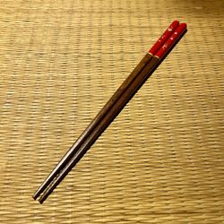 Palillos Sakura con nácar rojo