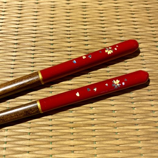 Palillos Sakura con nácar rojo