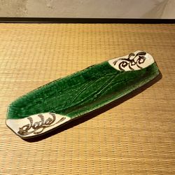 Plato verde largado