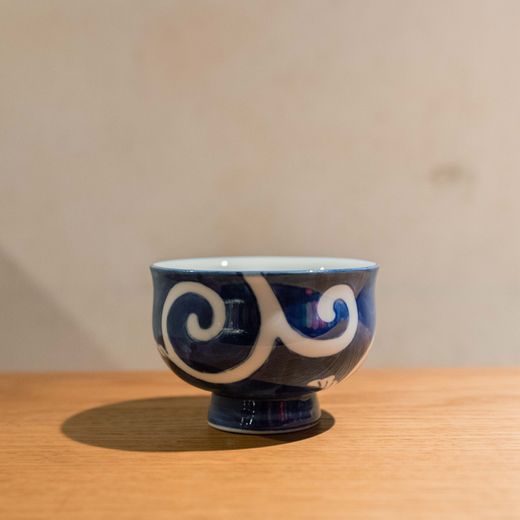 Taza de té azul