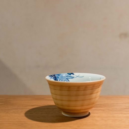 Taza de té flores azules