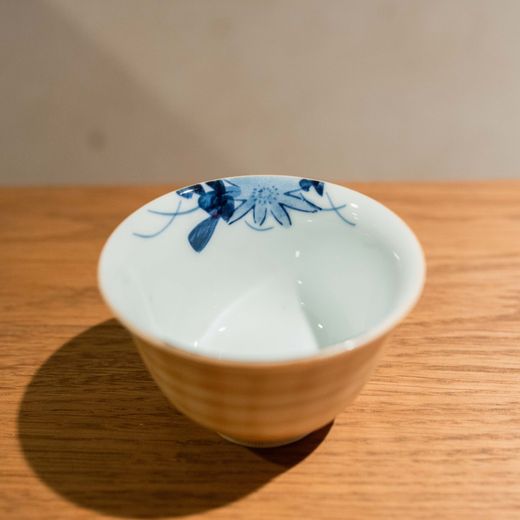 Taza de té flores azules